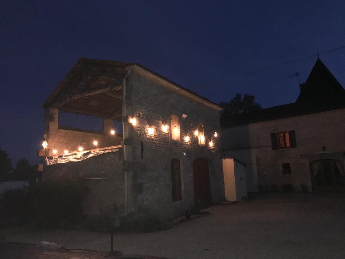 Les Cygnes Noirs Aujac (Charente-Maritime) Exterior foto