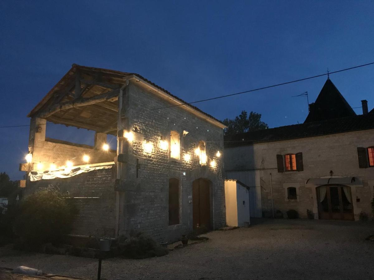 Les Cygnes Noirs Aujac (Charente-Maritime) Exterior foto