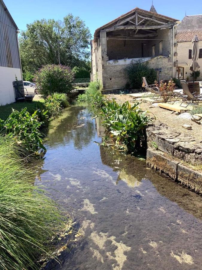 Les Cygnes Noirs Aujac (Charente-Maritime) Exterior foto