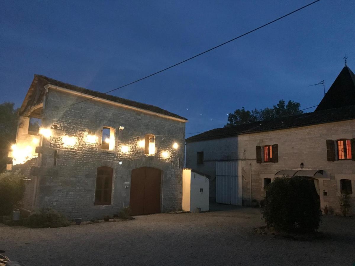 Les Cygnes Noirs Aujac (Charente-Maritime) Exterior foto